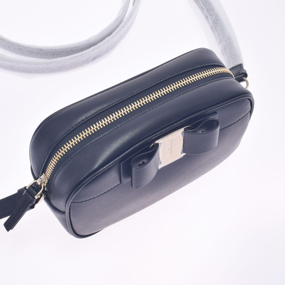 SALVATORE FERRAGAMO Vara Black Leather Shoulder Bag - Picture 8 of 11